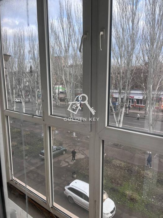 Продаж 2 кімнатної квартири під ремонт на пр. Металургів