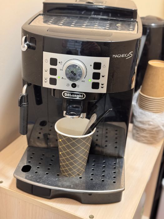 Кавоварка DeLonghi Magnifica S з капучінатором, вживана
