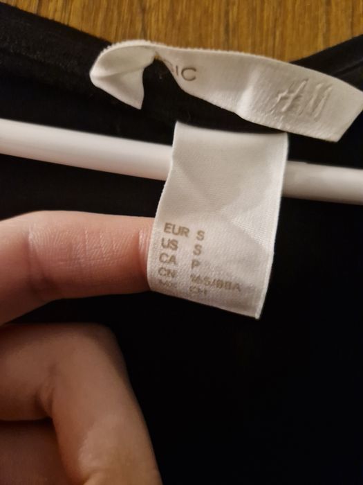 Czarna krótka sukienka