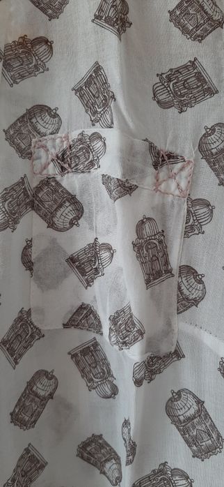 Camisa com motivos em castanho