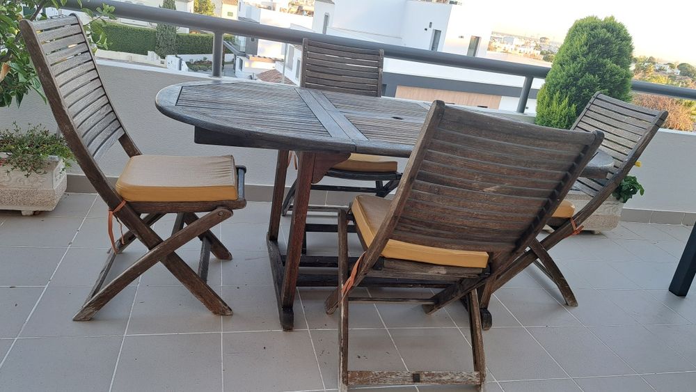 Mesa exterior com 4 cadeiras