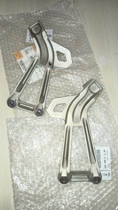 BMW F750GS Poisa pés traseiros