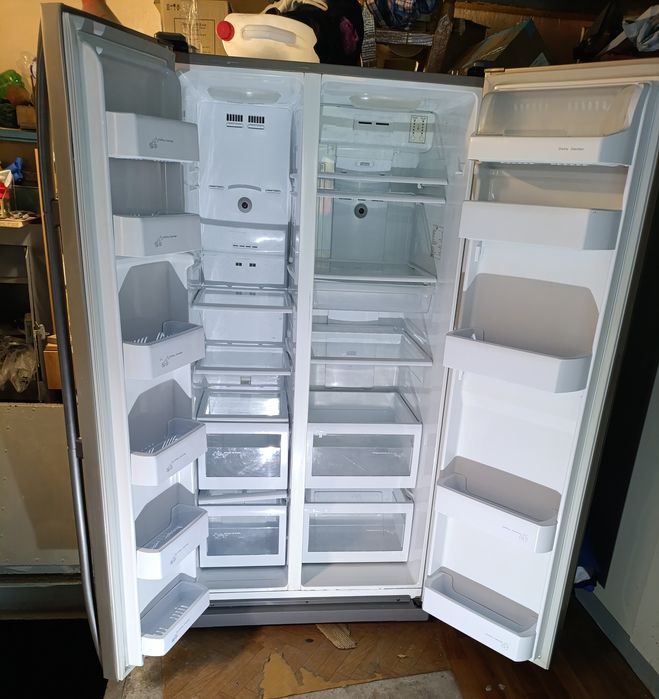 Холодильник Samsung двох дверний, side-by-side, сірий н