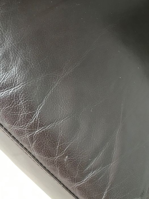 Sofá de canto em pele castanho