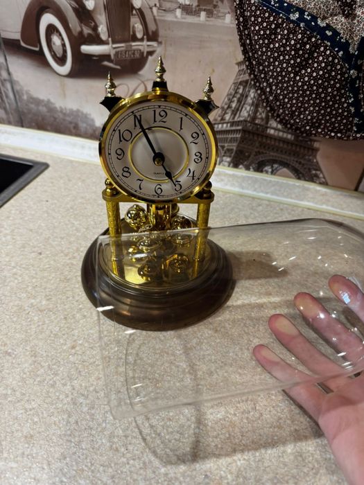 Настільний годинник під склом, кварцовий, працює, вінтажний стиль