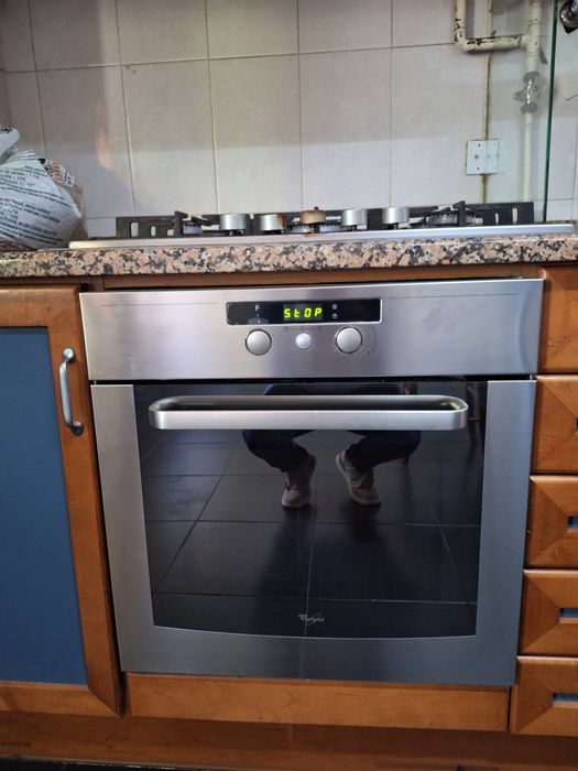 Forno eléctrico em bom estado.A funcionar correctamente.