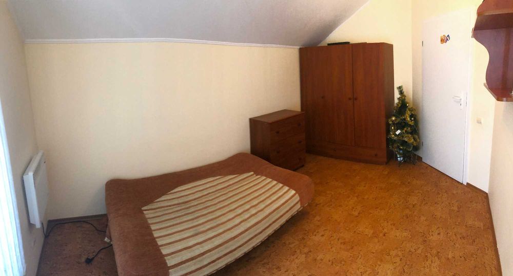 Продається котедж в Совіньйоні з видом на море.