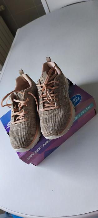 Sapatilhas de senhora n. 37 marca Skechers  Memory Foam