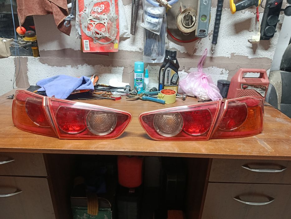 Зандние фанари Ланцер 10