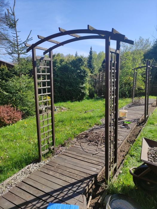 Pergola ogrodowa z mocowaniami