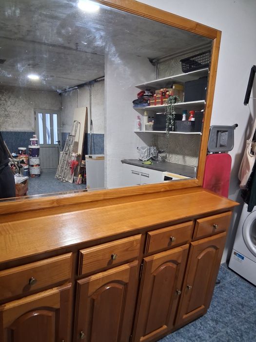 Vendo móvel de madeira com espelho