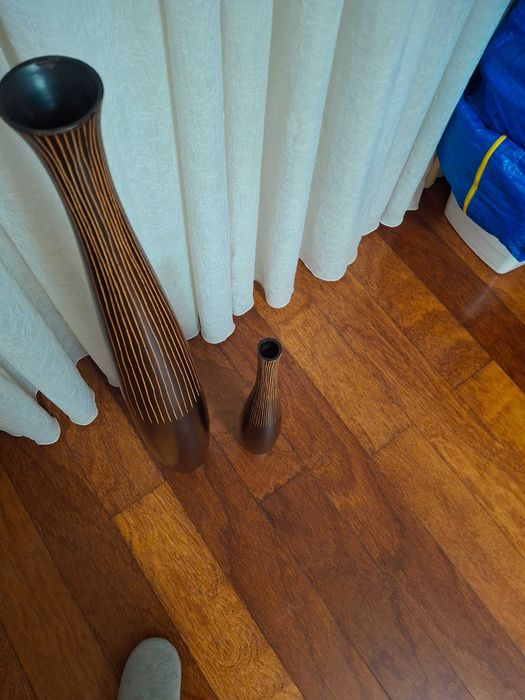 Vasos decorativos em madeira