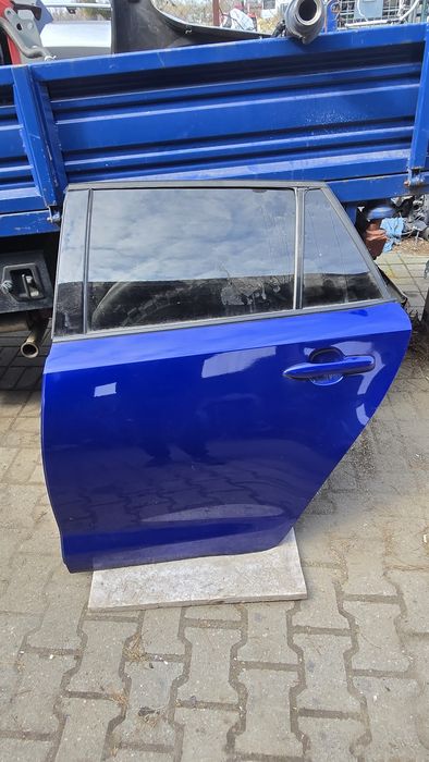 Drzwi corolla e21 lift lewe 8y8 kombi