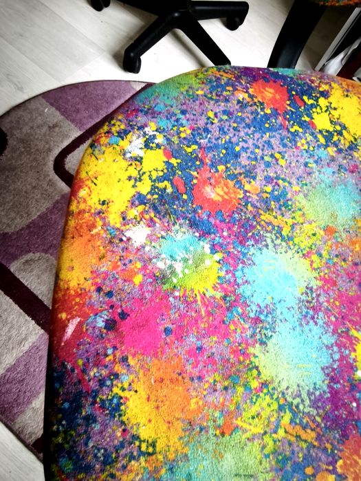 Продам компьютерный стул для девочки в хорошем состоянии