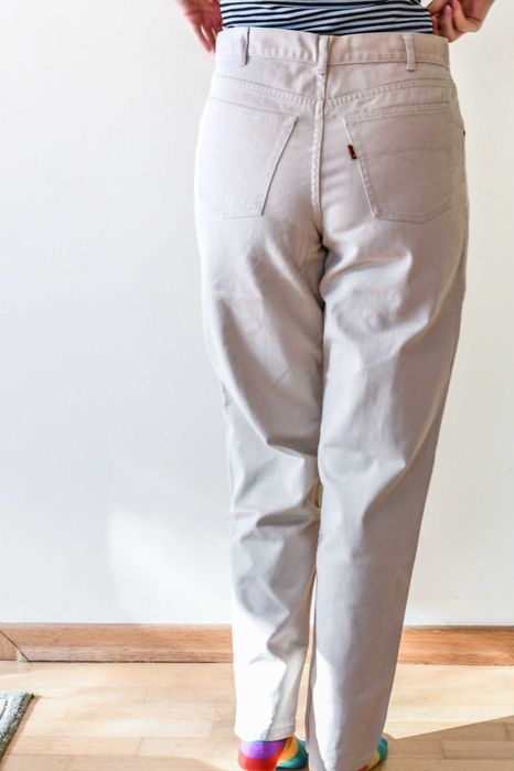 Beżowe jeansy straight / boyfriend z wysokim stanem