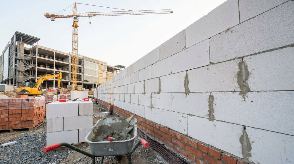 Кладка кирпича и газоблока