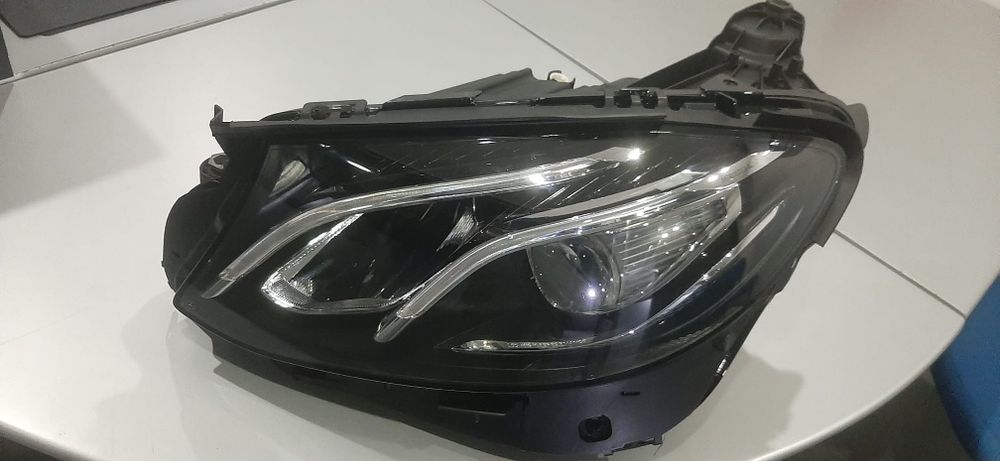 Farol Esquerdo Mercedes-Benz ORIGINAL usado em excelente estado