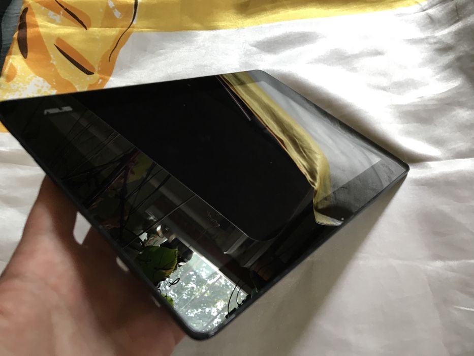 ASUS Memo Pad K005. 10 дюймов, память 2/16 гигабайт. Звонящий