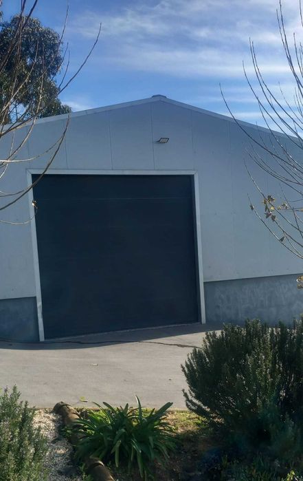 Arrenda-se pavilhão 100 m2