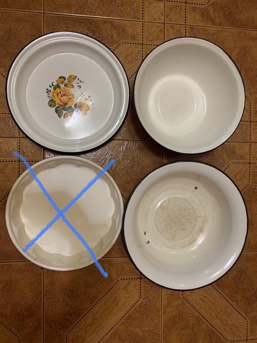 Чайники, миски емальовані