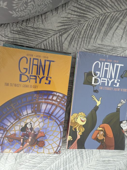 Komiks Giant Days Cała Seria  14 Tomów..