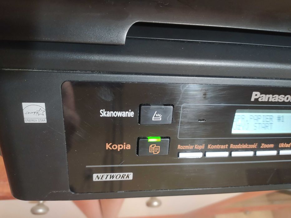Laserowe urządzenie wielofunkcyjne, drukarka i skaner.