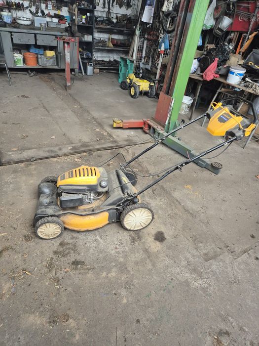 Kosiarka z napedem Cub cadet