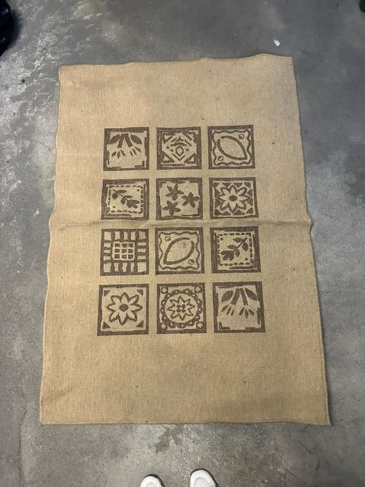 Tapete médio a grande em bom estado e de boa qualidade