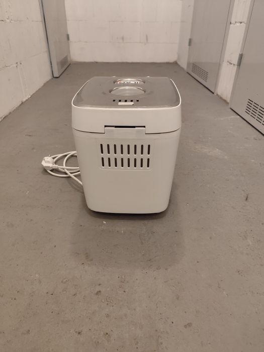 Wypiekacz do chleba  i nie tylko  polecam .