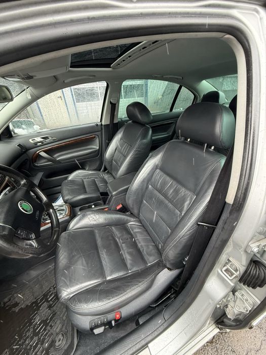 Шкіряний салон Skoda SuperB 1 чорний електро шкода суперб  кожа