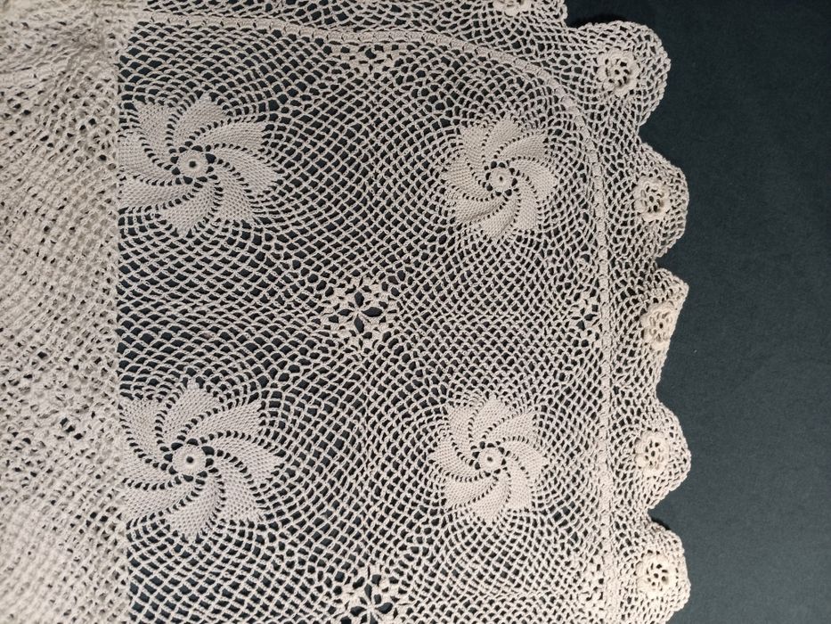 Naperon com mais de 70 anos em renda 70x42