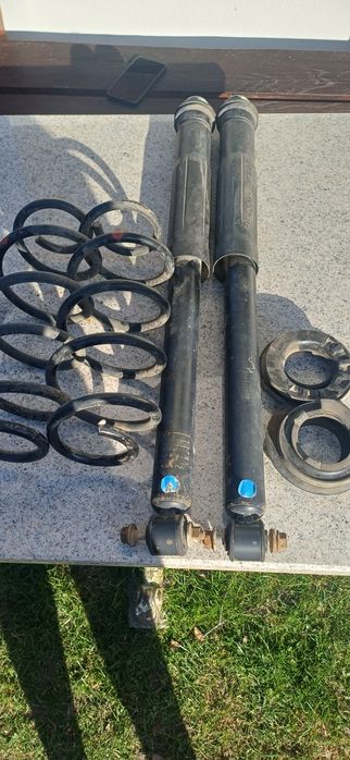 Amortyzatory i spręzyny