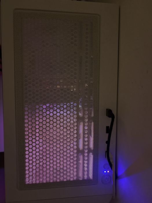 Pc gaming com Ryzen 7 5700x e RTX 4060