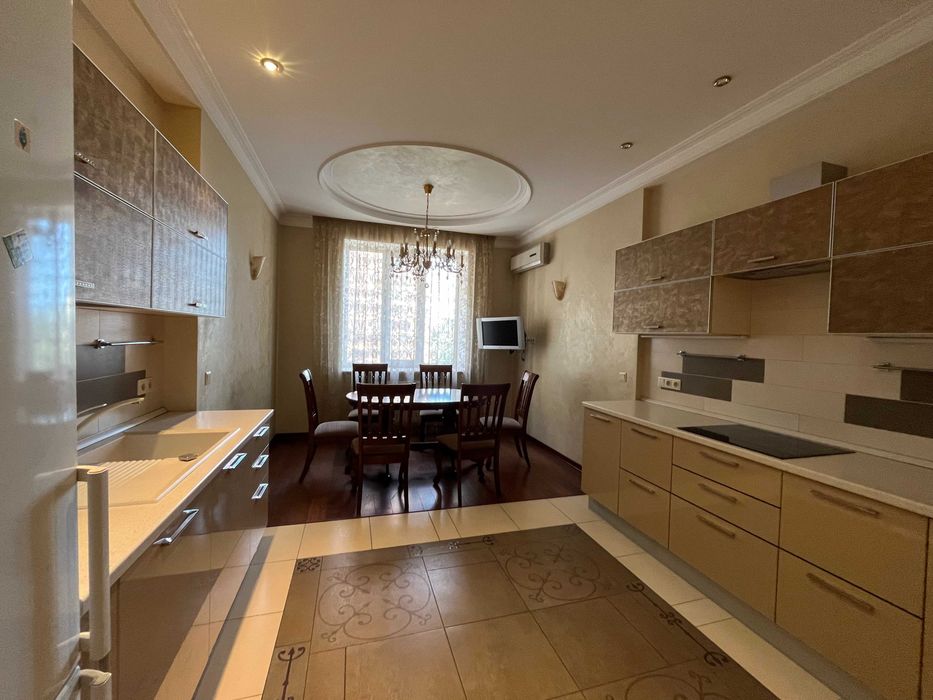 Оренда 3 кімнатної квартири, 135мПечерськ,вул.Коновальця 32! Паркінг!