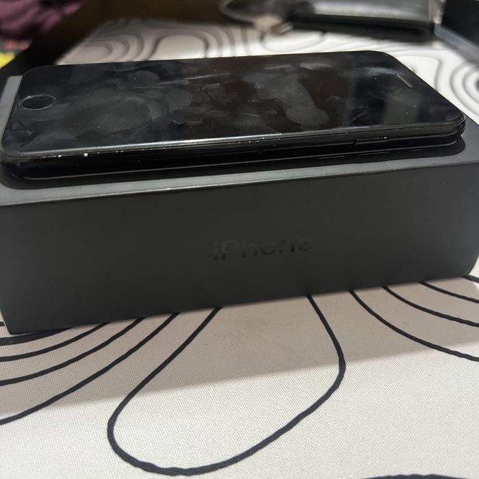 iPhone 7 128GB Preto / Desbloqueado / Caixa Original