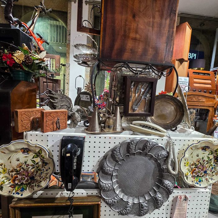 Par Cabides Parede Madeira Esculpida Gancho Ferro – Estilo Rústico