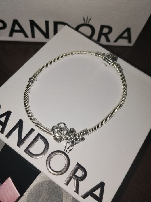 Pulseira e 2 contas Pandora