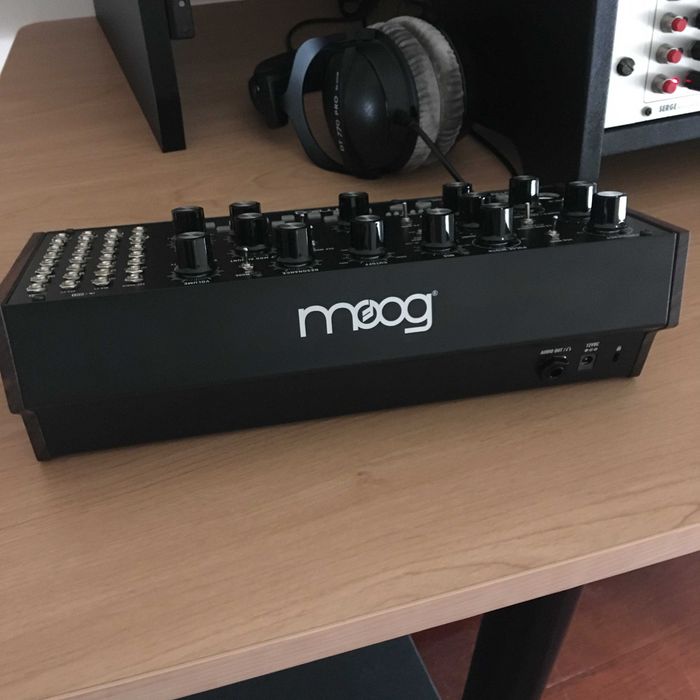 Sintetizador Moog Mother 32
