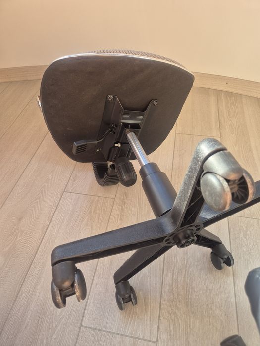 Детское анатомическое компьютерное  кресло FUN DESK