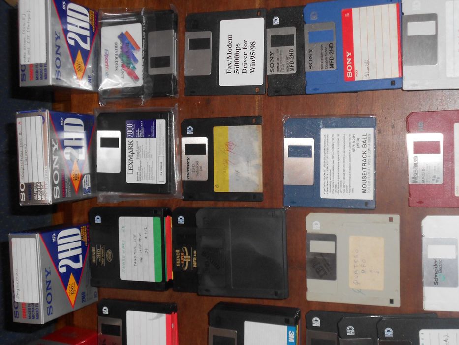 Disquetes 3.5" varias marcas valor 10 unidades HD e DD64585128612738122