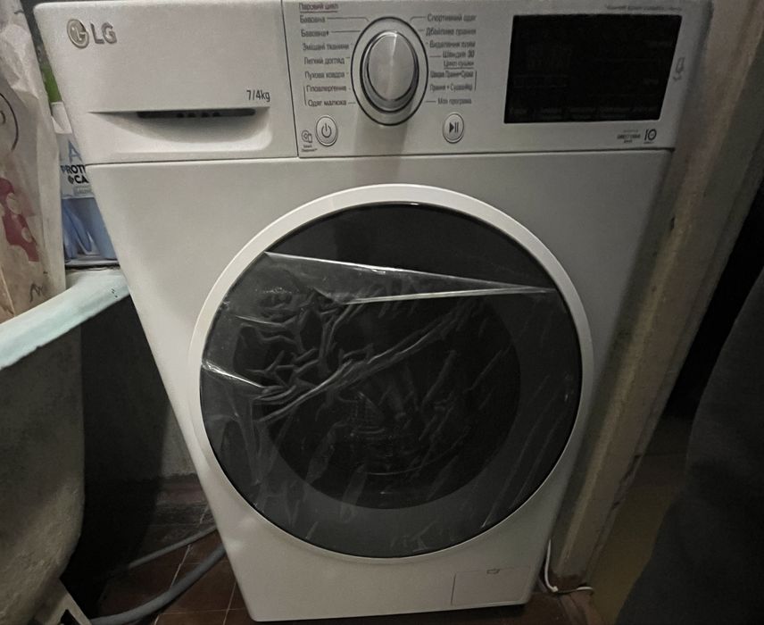 Стирально-сушильная машинка LG F2J6HG0W