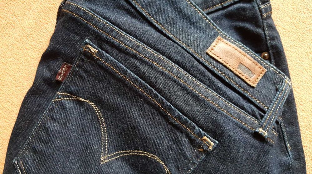 Levis 31 Demi Curve W31  L32