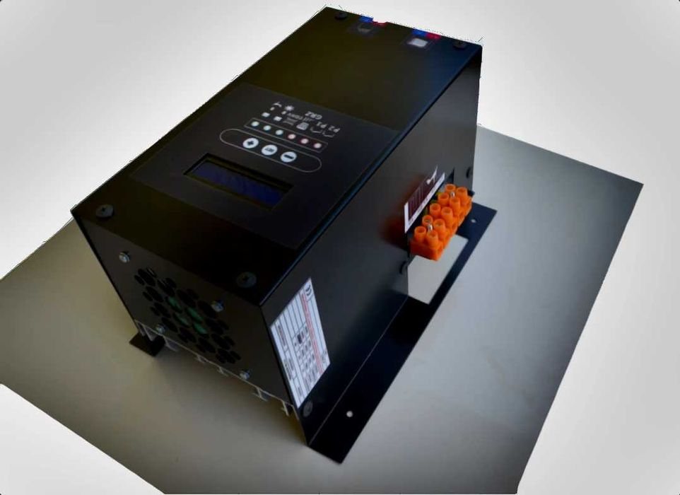 Regulator Hybrydowy SD2.4 2,5/1,5/2 kW elektrownia wiatrowa + PV