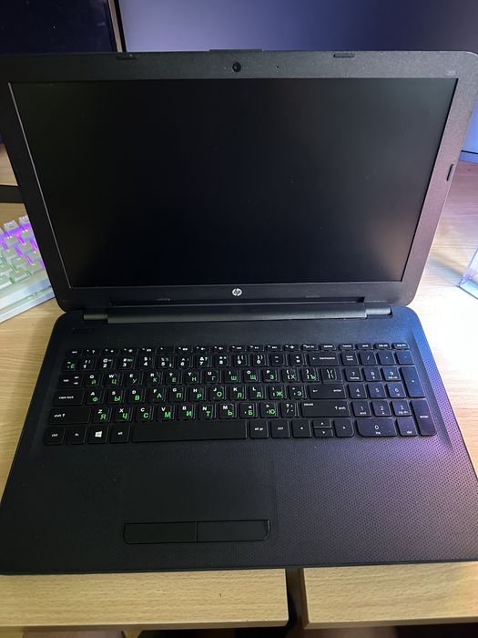 Laptop HP 255 G4 - 8 GB RAM, 1 TB,