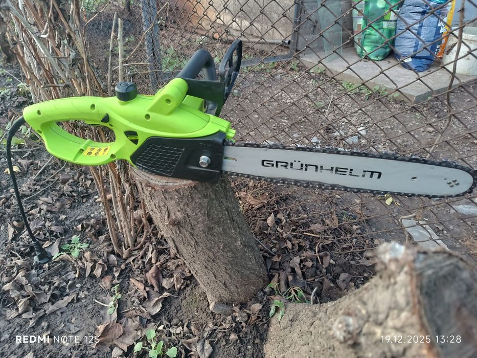 Електропилка Grunhelm GES17-35B