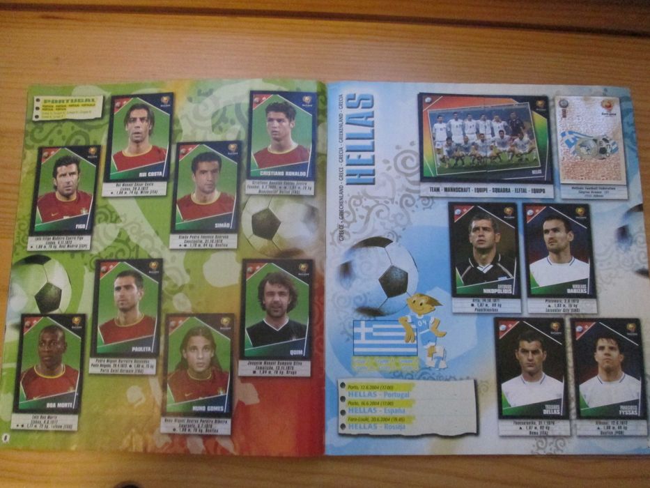 Caderneta completa de cromos Panini EURO 2004 - como nova
