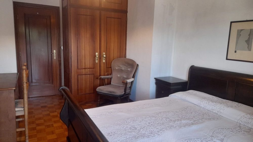 Alugo quartos a estudantes