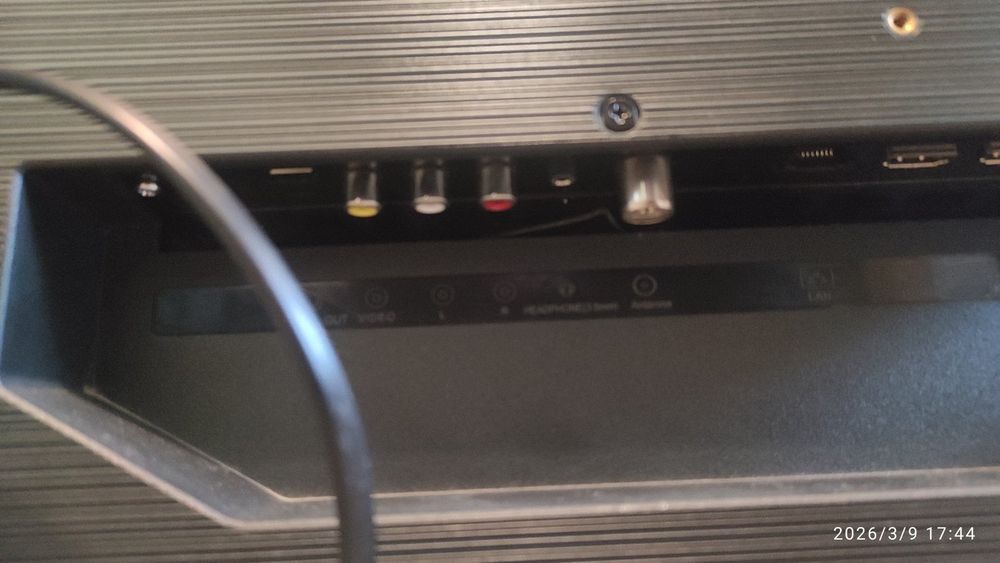 Продається телевізор KIVI ( 32 )