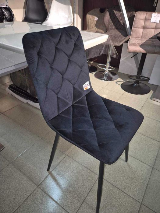 Продаються обідні стільці