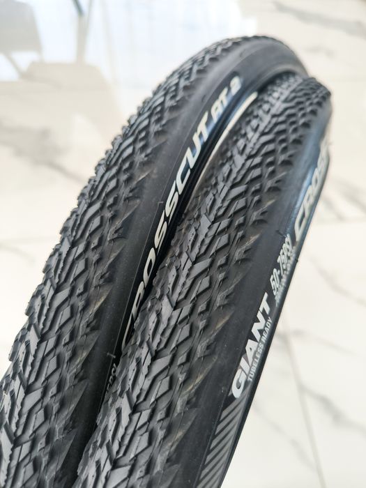 Opony GIANT CROSSCUT AT 2 700x38C Tubeless Ready